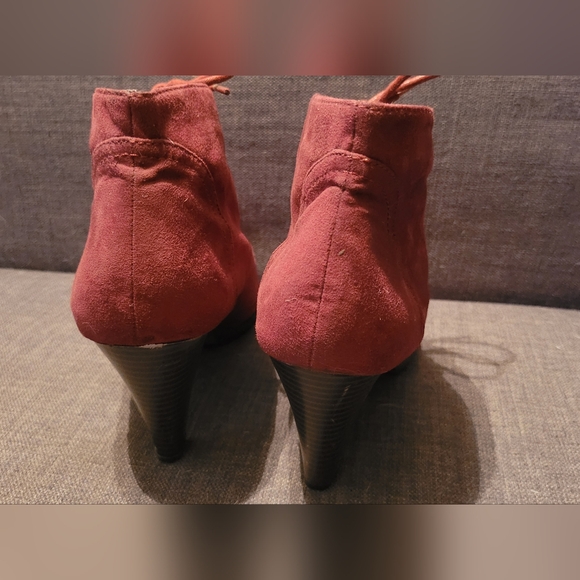 Boots - Picture 2 of 7